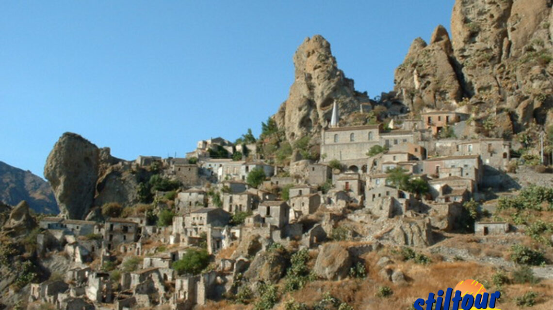 Pentedattilo in Calabria Pentedattilo in Calabria